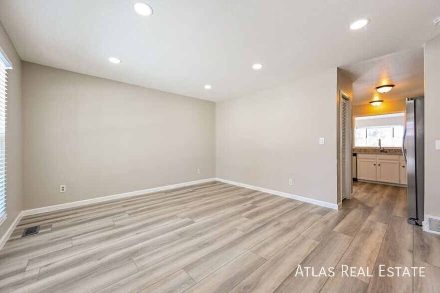 Building Photo - 1255 S Lewiston Way