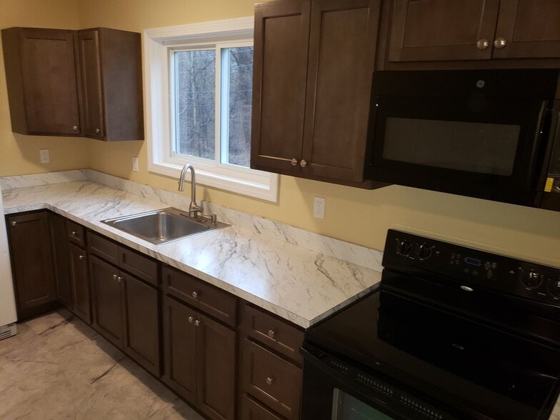 Building Photo - 15 Harry Brook Village