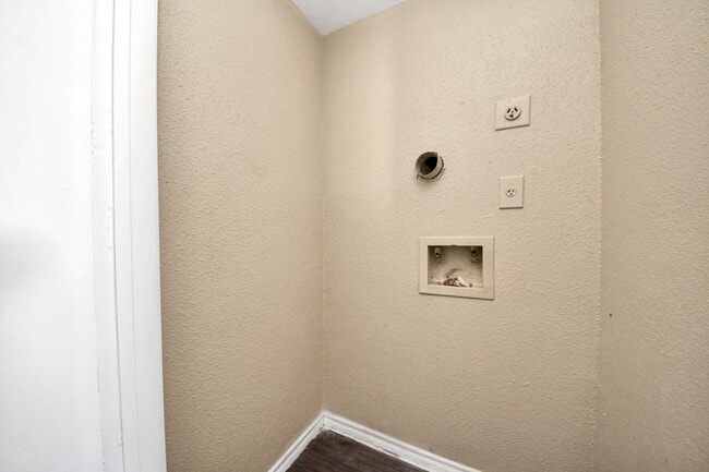 Building Photo - 14550 Fonmeadow Dr