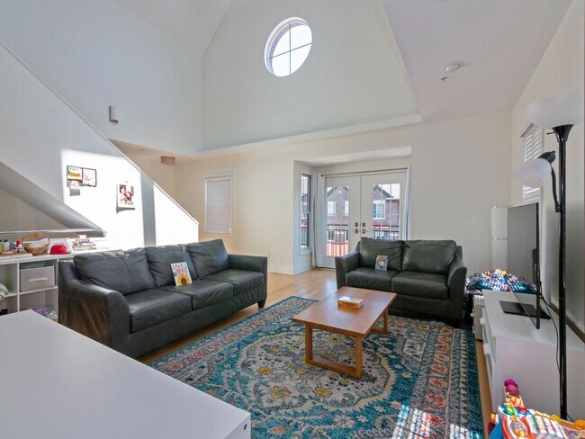 Open Floor plan - 33242 Slocum Dr