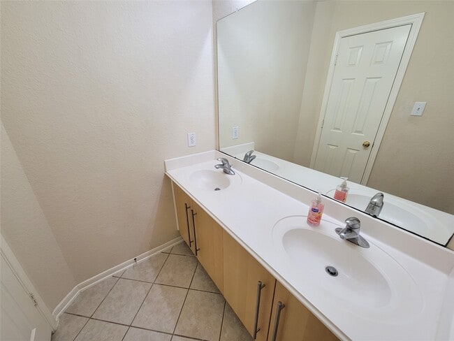 Building Photo - 2622 Katie Harbor Dr