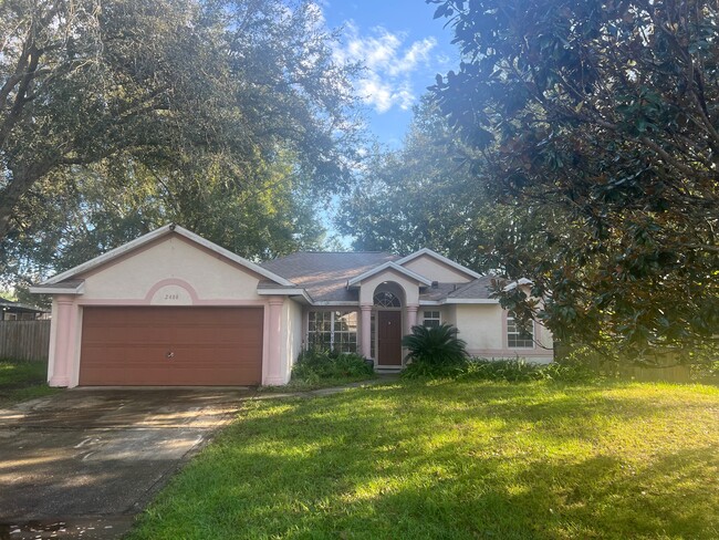 Beautiful 3 bedroom, 2 bathroom house available immediately. Fenced inn backyard, screened in lanai - 2488 Tremont Dr