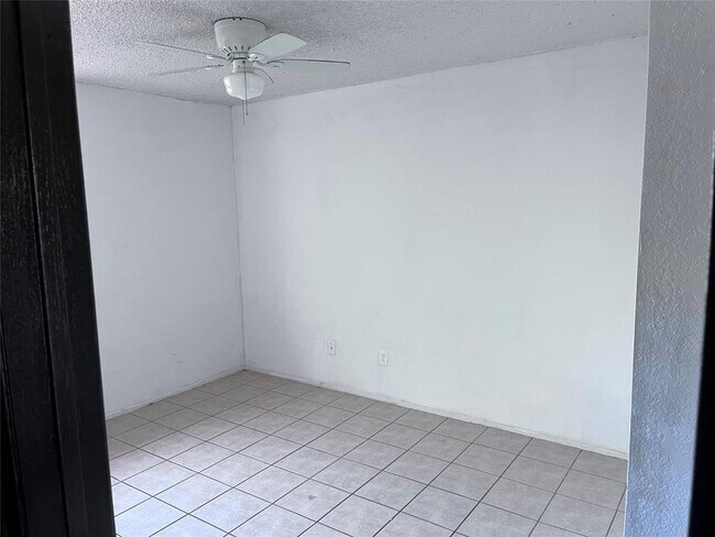 Building Photo - 4910 Pepper Ln