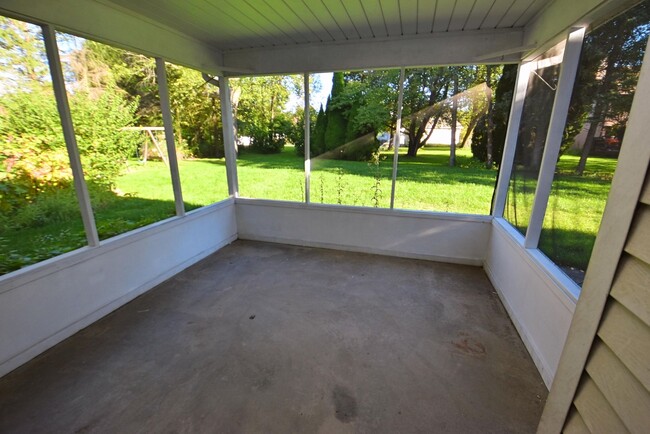 Building Photo - Large executive home in Granger IN