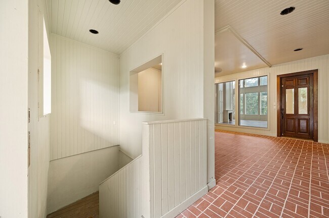 Building Photo - 103 Sage Rd