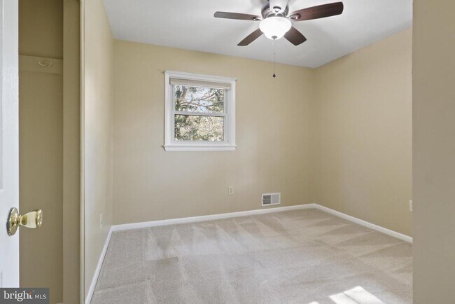 Building Photo - 5812 Helmsdale Ln