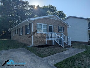 Building Photo - 901 Elmira Ave