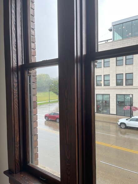 Building Photo - 418 Pleasant St