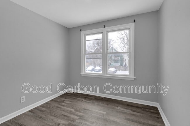 Building Photo - 854 Richmond Ave