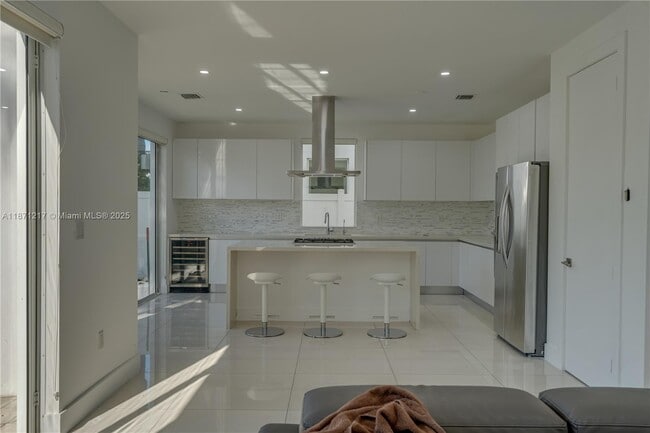 Building Photo - 9870 NW 74th Terrace