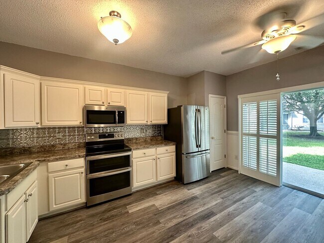 Building Photo - 1504 Sawgrass Ln