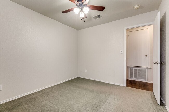 Building Photo - BEAUTIFUL 4-BEDROOM HOME NEAR UTSA
