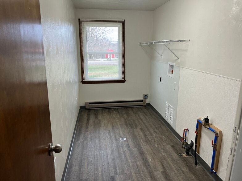 Laundry - 49980 N Park Cir