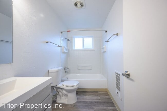 Building Photo - 7580-7582 SW Hunziker St