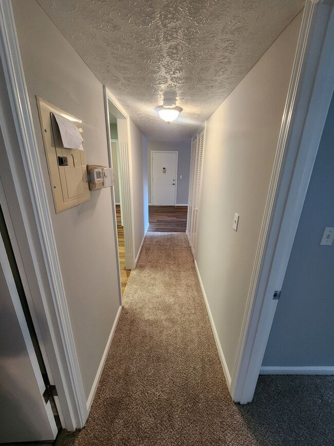 Building Photo - Beautiful 2 bedroom 1 bath 2nd floor condo...