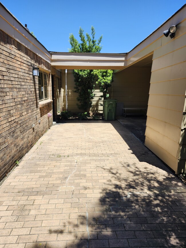 Building Photo - 2983 Old Farm Rd