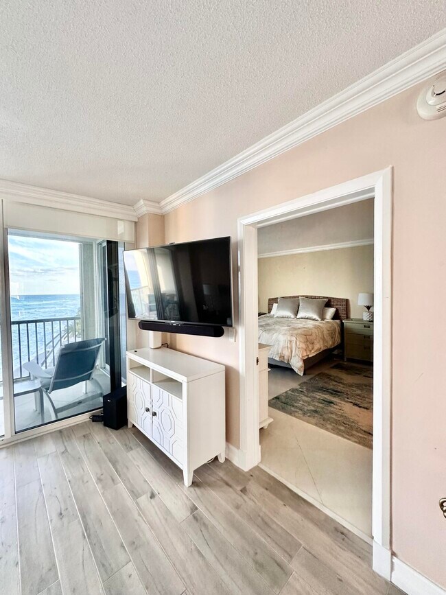 Building Photo - 5400 N Ocean Dr