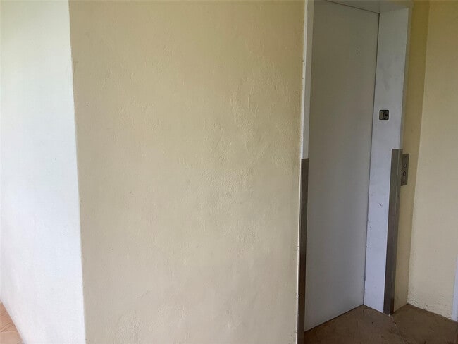 Building Photo - 364 Dorset I