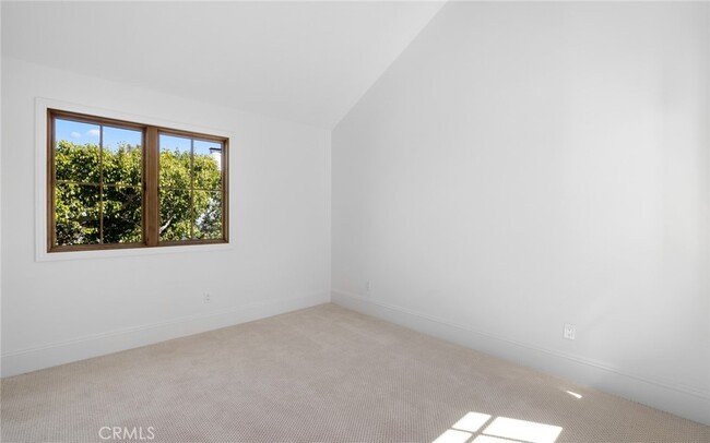 Building Photo - 2214 Holly Ln