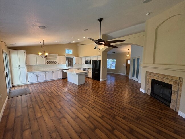 Building Photo - 3524 S Lincoln Ct