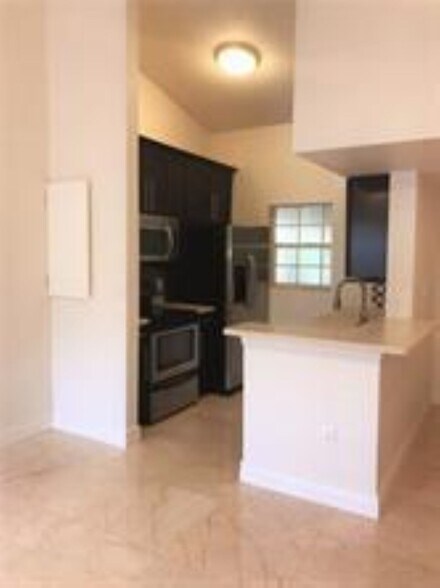 Building Photo - 2810 N Oakland Forest Dr