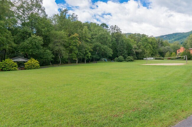 Building Photo - Beautiful 3-Bed/3.5-Bath Home in Gated Fai...