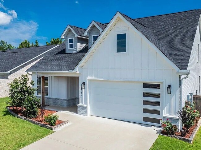 Building Photo - 1725 Rohan Cir