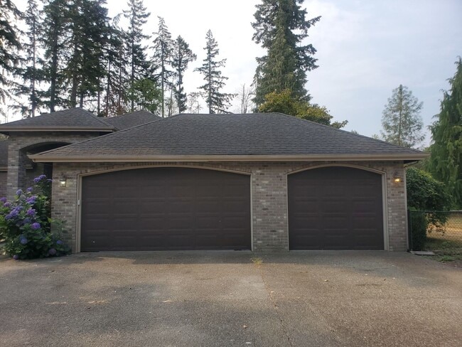 Building Photo - Short Term Lease Available
