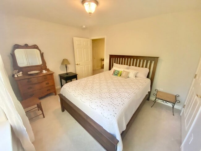 Building Photo - Furnished 2 or 3 bedroom condo Essex Junction SHORT TERM LEASE