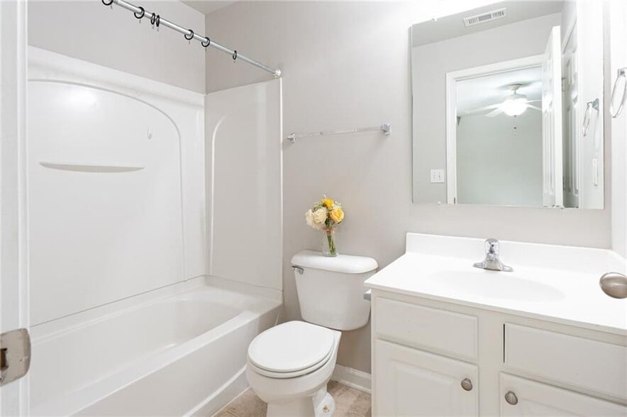 Building Photo - 2190 Landing Walk Dr