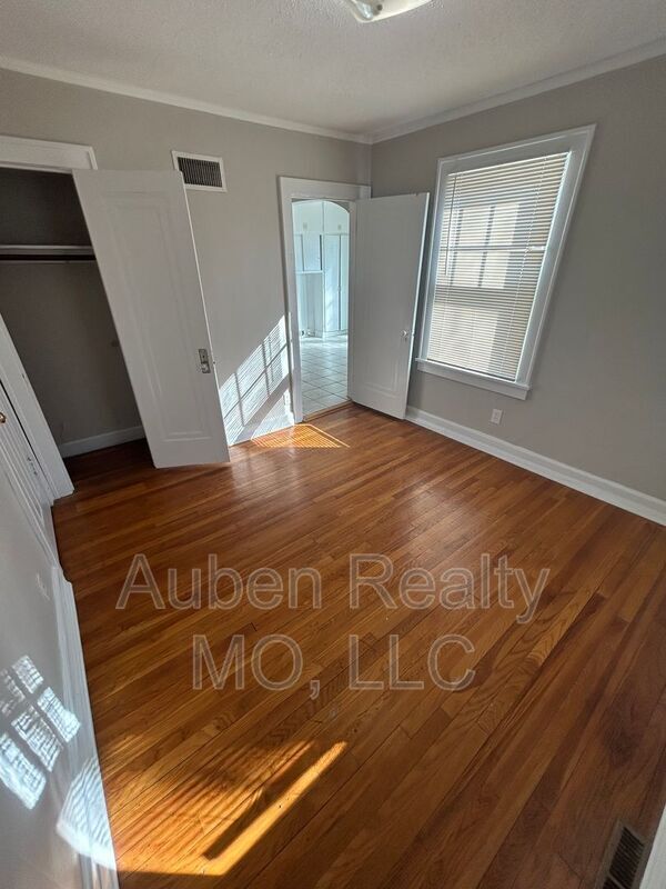 Building Photo - 6227 Rockhill Rd