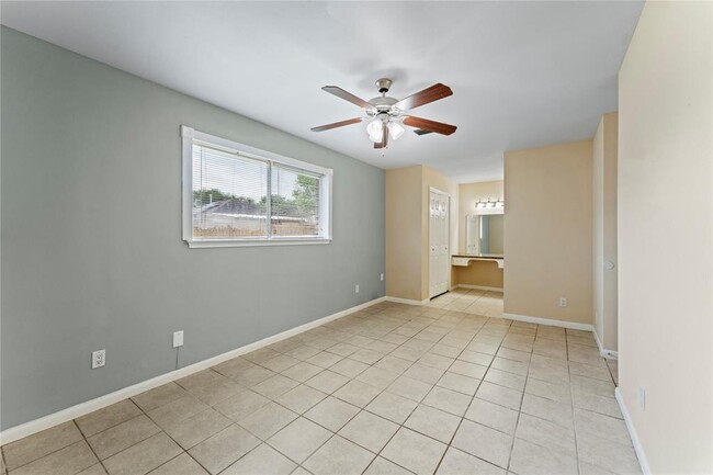 Building Photo - 1326 Kappa St