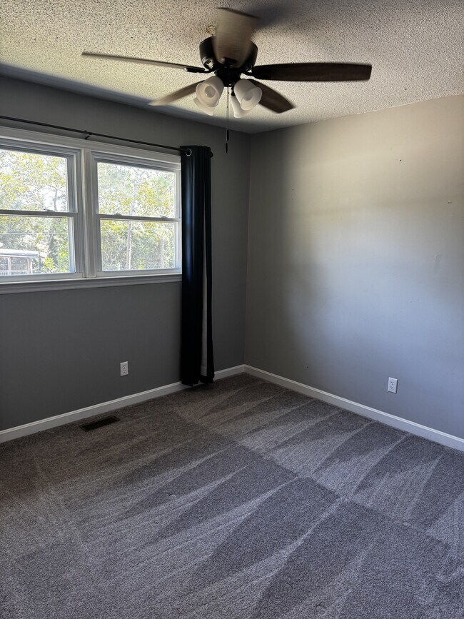 Building Photo - 5815 Permastone Lake Rd