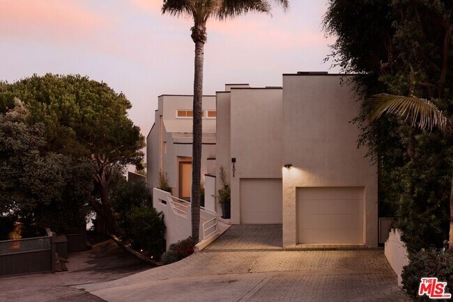 Building Photo - 28026 Sea Ln Dr