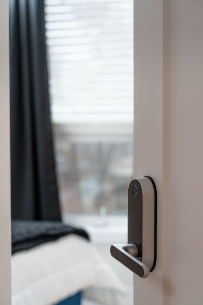 Building Photo - 3723 S Giles Ave