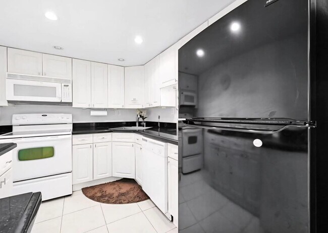 Building Photo - 2100 Sans Souci Blvd