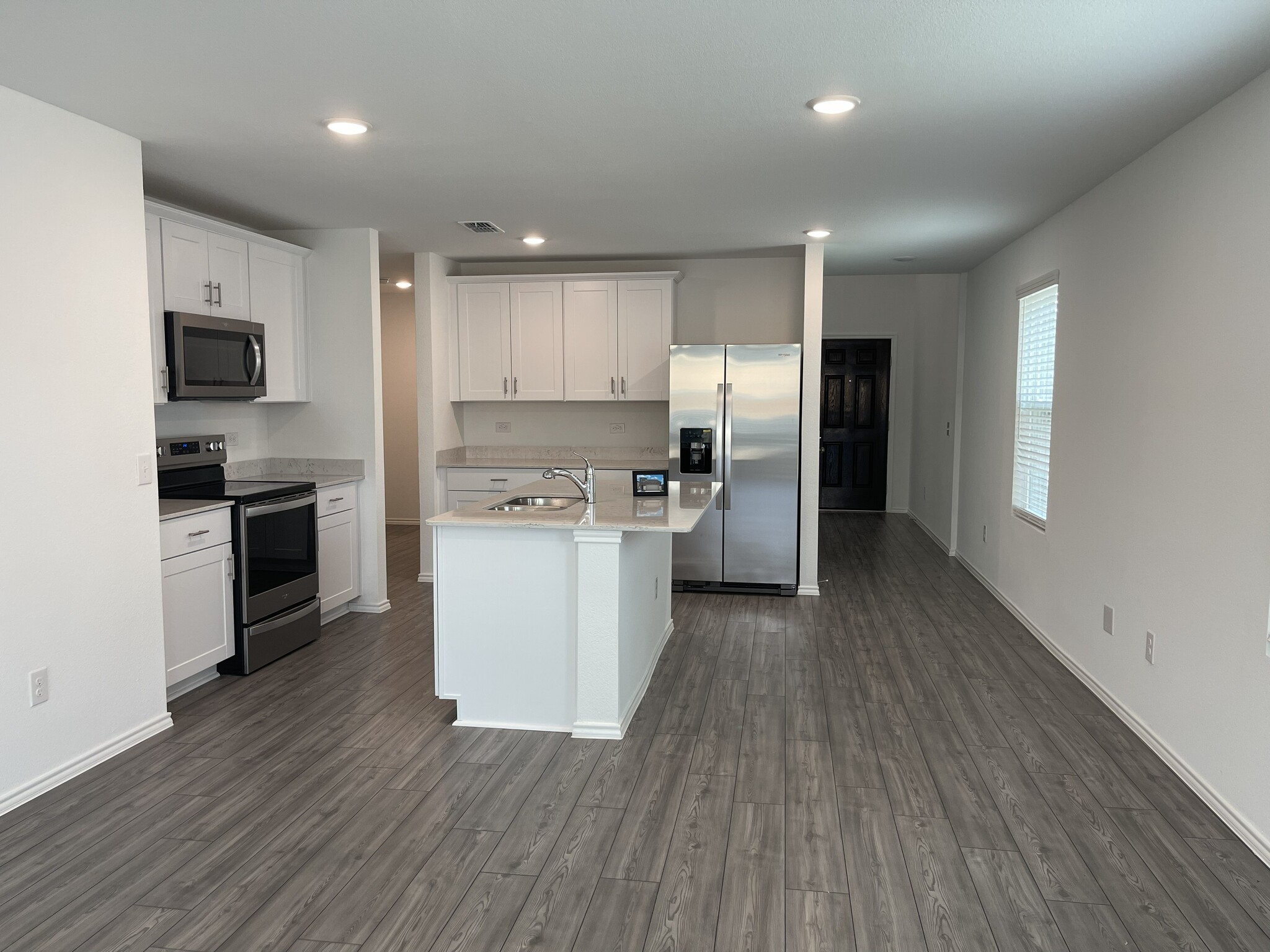 Building Photo - 825 Breakwater Dr