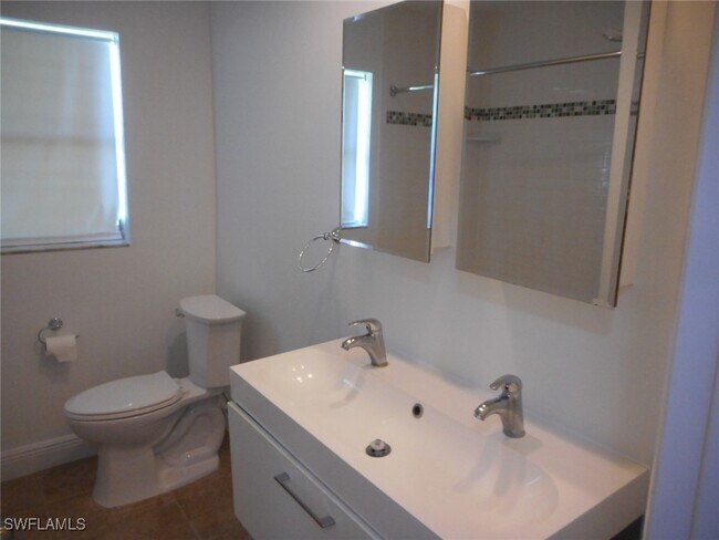 Building Photo - 2254 Chandler Ave