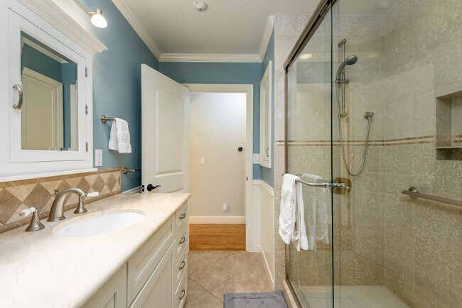 Building Photo - Custom Remodeled Ranch Home in Park-like S...