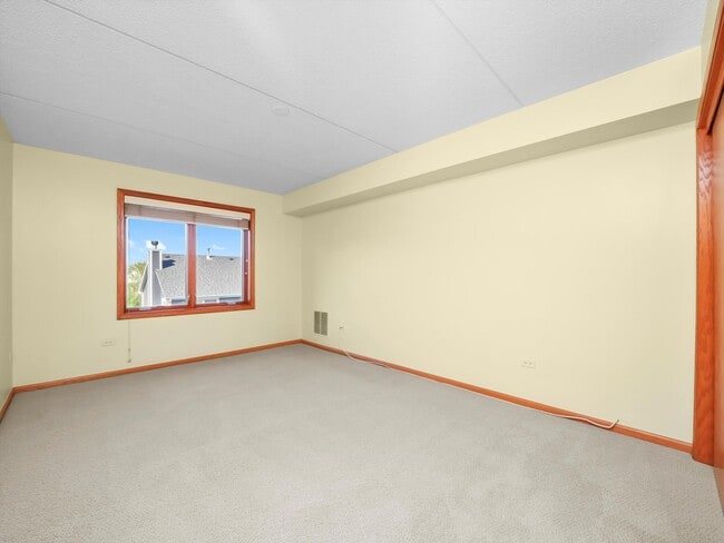 Building Photo - 5360 N Lowell Ave