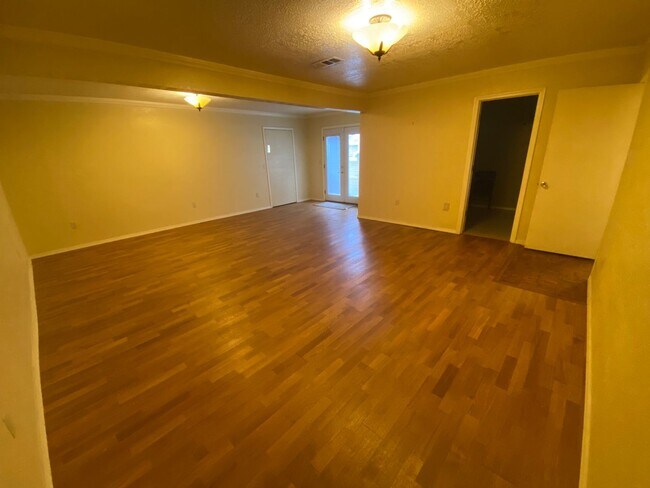 Building Photo - Beautiful 3 Bedroom Home in NE Albuquerque