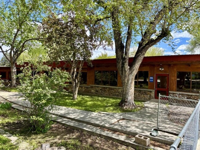 Building Photo - 628 Washakie St