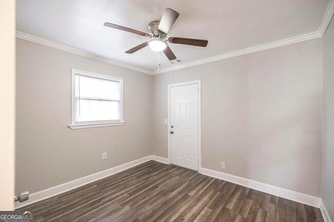 Building Photo - 1930 Northbrook Ave