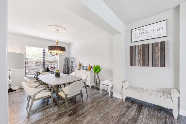 Building Photo - 2875 Cinnamon Bay Cir