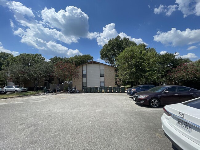 Building Photo - 239 Craddock Ave