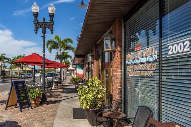 Building Photo - 26333 Nadir Rd