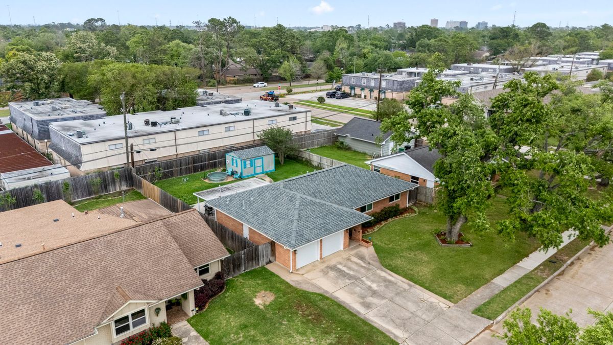 Building Photo - 2407 Willowby Dr