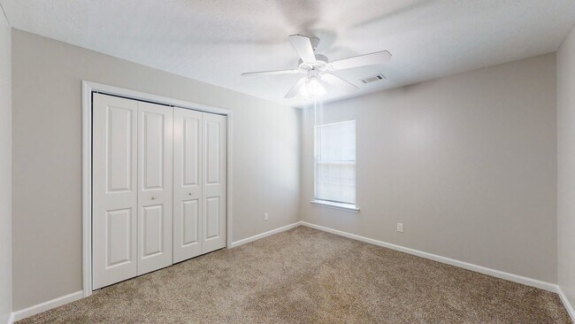 Building Photo - 4004 Ellington Dr