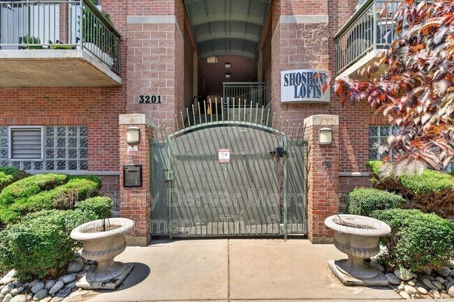 Building Photo - 3201 Shoshone St