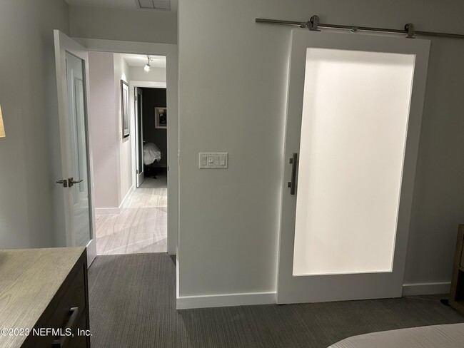 Building Photo - 937 Espinado Ave